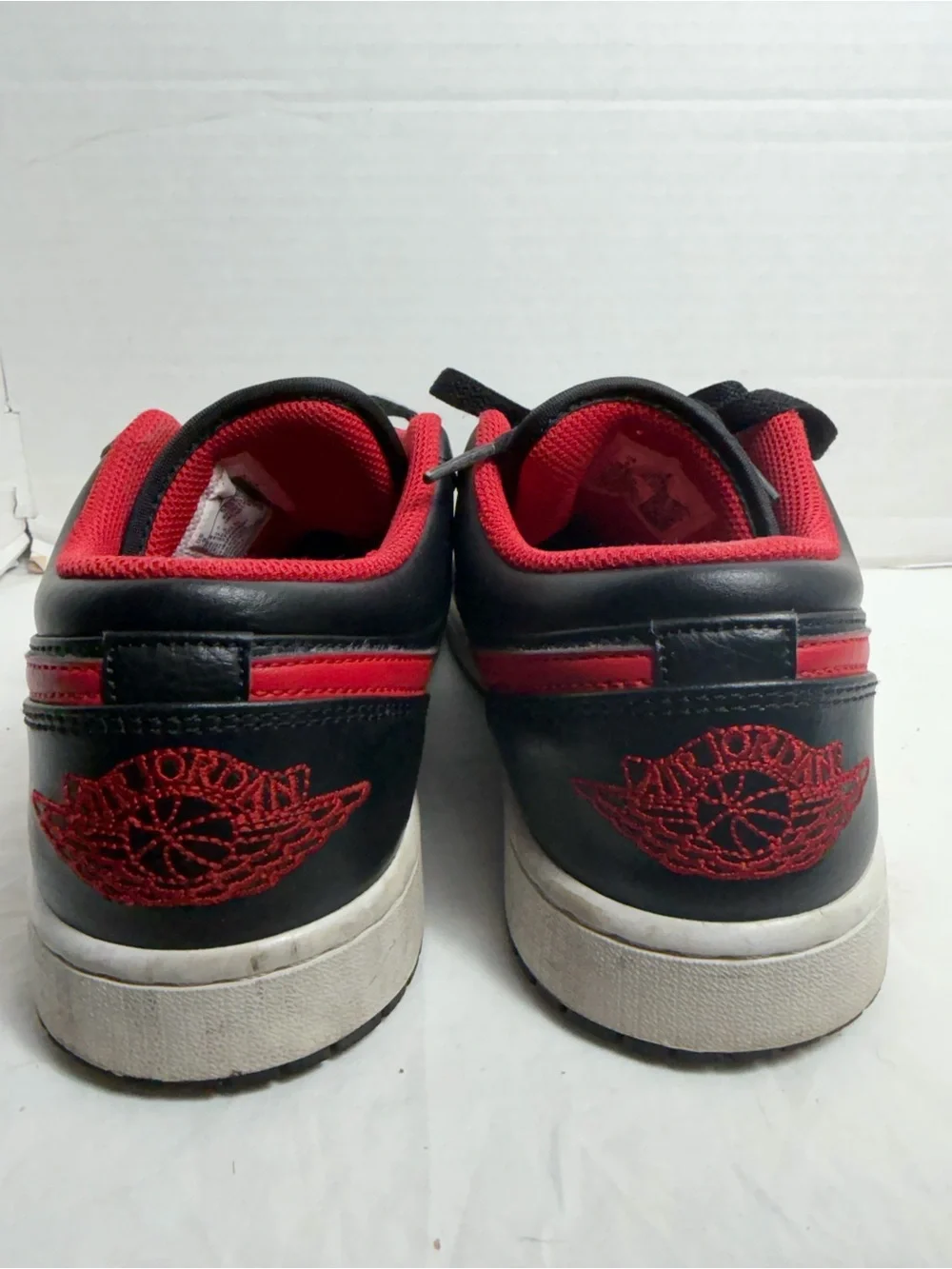 Nike Men's Black White and Red Low-Top Sneakers